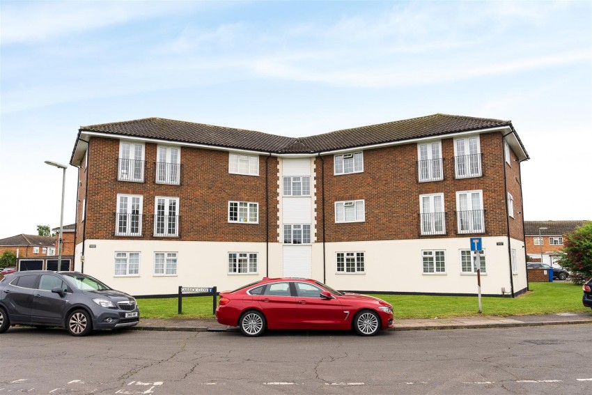 Images for Garrick Close, Staines-Upon-Thames EAID:RWHITLEYPJAPI BID:1